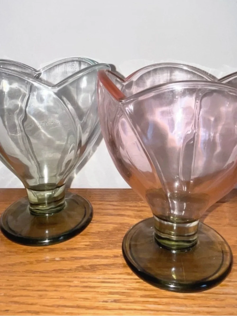 Glass Tulip Dessert Bowls - Pink and Light Green